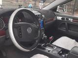 Volkswagen Touareg 2004 года за 5 700 000 тг. в Петропавловск – фото 5