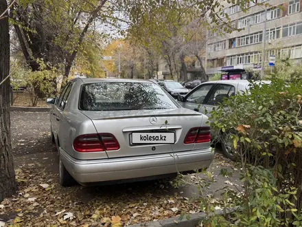 Mercedes-Benz E 280 1998 года за 3 400 000 тг. в Алматы – фото 4