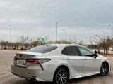 Toyota Camry 2022 года за 12 900 000 тг. в Актау – фото 5