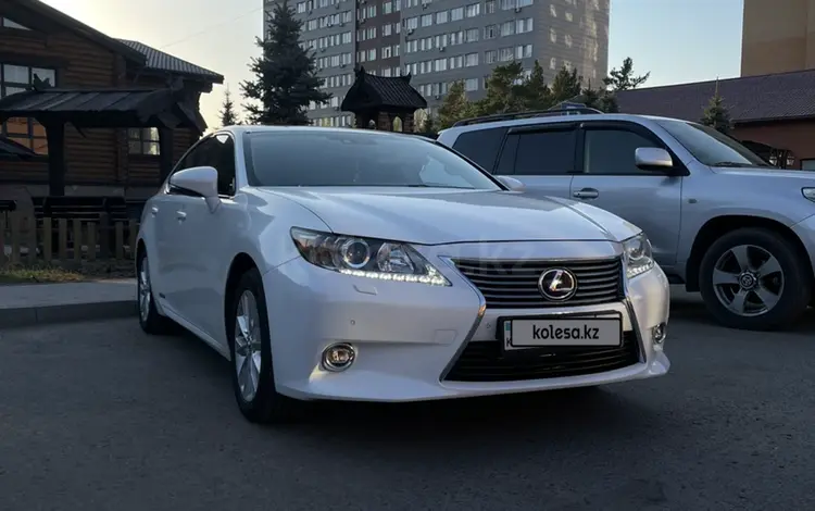 Lexus ES 300h 2013 года за 11 700 000 тг. в Павлодар