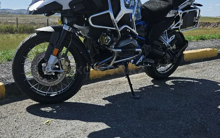 BMW  R 1200 GS Adventure 2018 года за 8 900 000 тг. в Астана