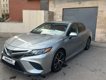 Toyota Camry 2019 года за 11 000 000 тг. в Астана