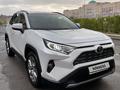 Toyota RAV4 2021 года за 18 000 000 тг. в Астана