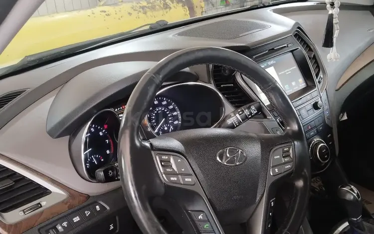 Hyundai Santa Fe 2017 годаүшін9 400 000 тг. в Алматы