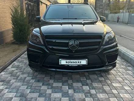 Mercedes-Benz GL 400 2014 года за 26 000 000 тг. в Алматы