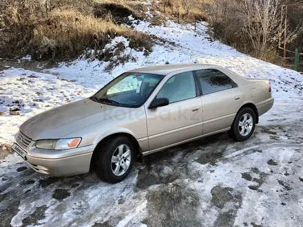 Toyota Camry 1998 года за 2 900 000 тг. в Алматы – фото 2