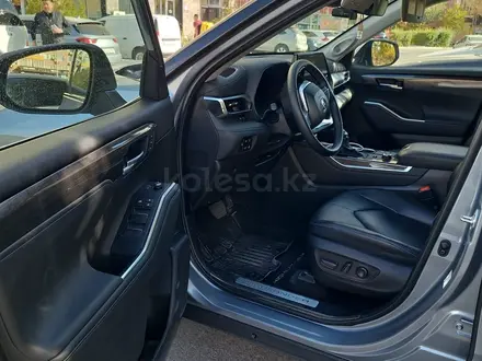 Toyota Highlander 2024 года за 34 000 000 тг. в Атырау – фото 6
