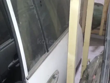 Глухое стекло задней двери левый правый на Lexus за 5 000 тг. в Алматы – фото 2