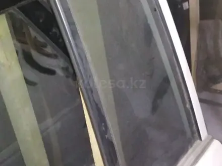 Глухое стекло задней двери левый правый на Lexus за 5 000 тг. в Алматы – фото 3
