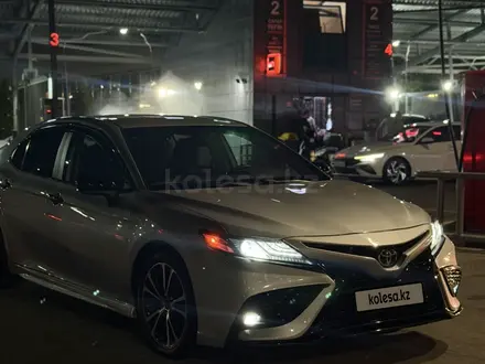 Toyota Camry 2020 года за 10 100 000 тг. в Алматы