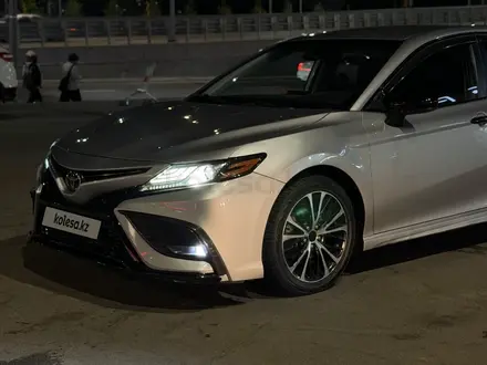 Toyota Camry 2020 года за 10 100 000 тг. в Алматы – фото 2