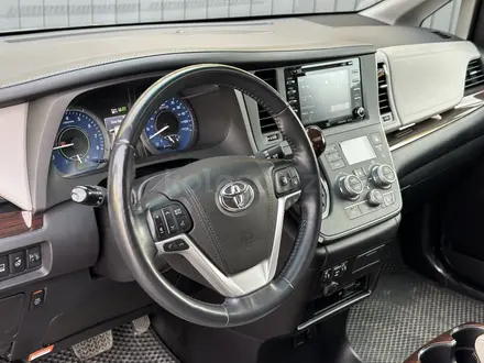 Toyota Sienna 2018 года за 13 000 000 тг. в Актобе – фото 19