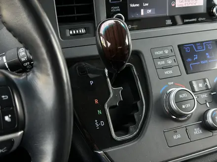 Toyota Sienna 2018 года за 13 000 000 тг. в Актобе – фото 31