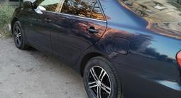 Toyota Camry 2003 годаүшін4 450 000 тг. в Семей – фото 2