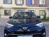 Toyota RAV4 2017 годаүшін11 800 000 тг. в Алматы – фото 2