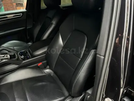 Porsche Cayenne 2018 года за 27 700 000 тг. в Астана – фото 29