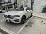 Volkswagen Touareg 2022 года за 30 000 000 тг. в Шымкент – фото 2
