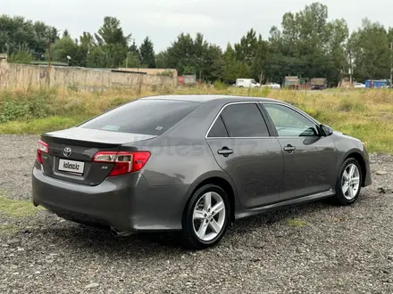 Toyota Camry 2014 года за 6 100 000 тг. в Актобе – фото 9