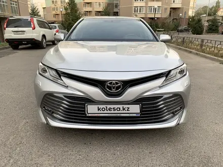 Toyota Camry 2019 года за 16 700 000 тг. в Алматы – фото 5