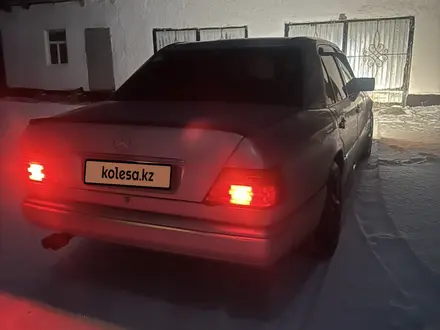 Mercedes-Benz E 220 1994 года за 1 900 000 тг. в Жанакорган – фото 2