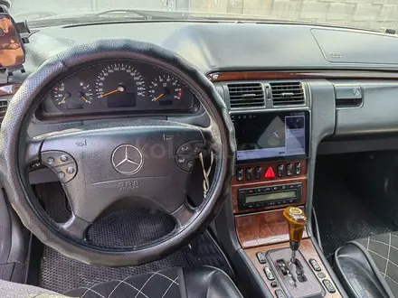 Mercedes-Benz E 320 1999 года за 3 900 000 тг. в Алматы – фото 4