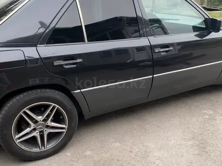 Mercedes-Benz E 220 1992 года за 2 200 000 тг. в Алматы – фото 5