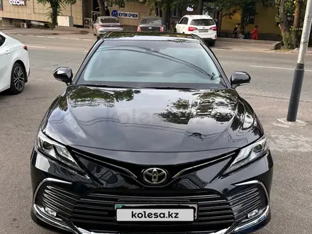 Toyota Camry 2023 года за 15 500 000 тг. в Алматы – фото 3