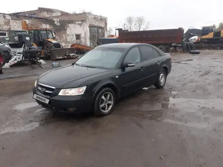 Hyundai Sonata 2006 года за 1 850 000 тг. в Астана – фото 2