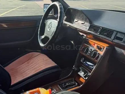 Mercedes-Benz E 220 1992 года за 2 100 000 тг. в Жаркент – фото 5