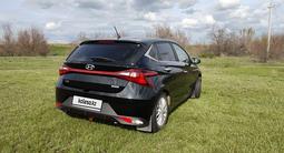 Hyundai i20 2023 года за 7 400 000 тг. в Уральск – фото 3
