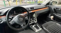 Volkswagen Passat 2014 года за 4 400 000 тг. в Алматы – фото 2