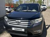 Toyota Highlander 2013 года за 13 000 000 тг. в Караганда