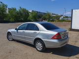 Mercedes-Benz C 200 2001 года за 2 100 000 тг. в Сатпаев – фото 4