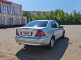 Mercedes-Benz C 200 2001 года за 2 100 000 тг. в Сатпаев – фото 3