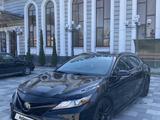 Toyota Camry 2022 года за 13 500 000 тг. в Алматы