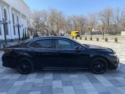 Toyota Camry 2022 года за 13 500 000 тг. в Тараз – фото 8