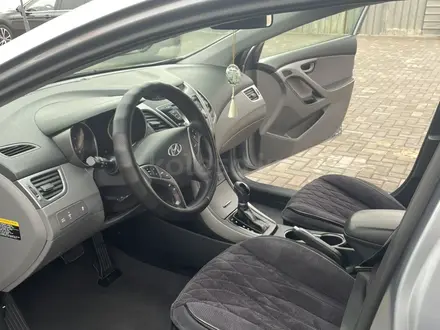 Hyundai Elantra 2015 года за 4 000 000 тг. в Актау – фото 3