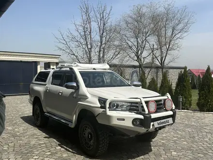 Toyota Hilux 2018 года за 23 000 000 тг. в Алматы – фото 4