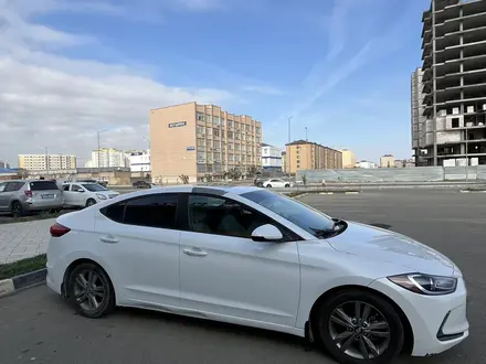 Hyundai Elantra 2017 года за 4 000 000 тг. в Актау – фото 3