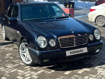 Mercedes-Benz E 320 1999 года за 4 300 000 тг. в Усть-Каменогорск