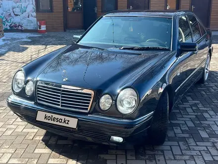 Mercedes-Benz E 320 1999 года за 4 300 000 тг. в Усть-Каменогорск – фото 2