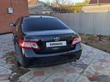 Toyota Camry 2010 года за 6 200 000 тг. в Уральск – фото 2