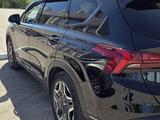 Hyundai Santa Fe 2021 года за 13 500 000 тг. в Темиртау – фото 3