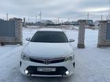 Toyota Camry 2015 года за 11 450 000 тг. в Актобе