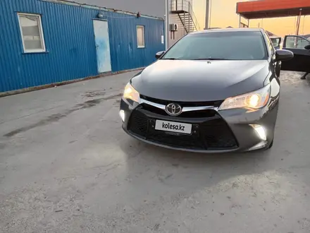 Toyota Camry 2015 года за 6 400 000 тг. в Атырау – фото 3