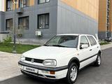 Volkswagen Golf 1994 года за 1 150 000 тг. в Алматы