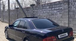 Mercedes-Benz E 280 1999 года за 4 300 000 тг. в Шамалган – фото 2