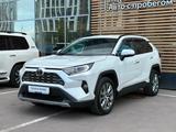 Toyota RAV4 Luxe 2021 года за 15 400 000 тг. в Астана