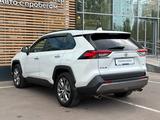 Toyota RAV4 Luxe 2021 года за 15 300 000 тг. в Астана – фото 2