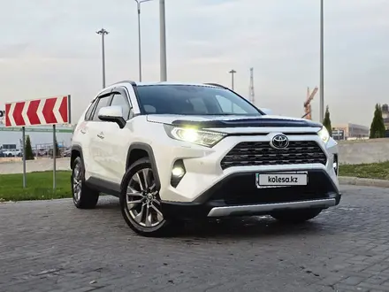 Toyota RAV4 2020 года за 15 800 000 тг. в Алматы